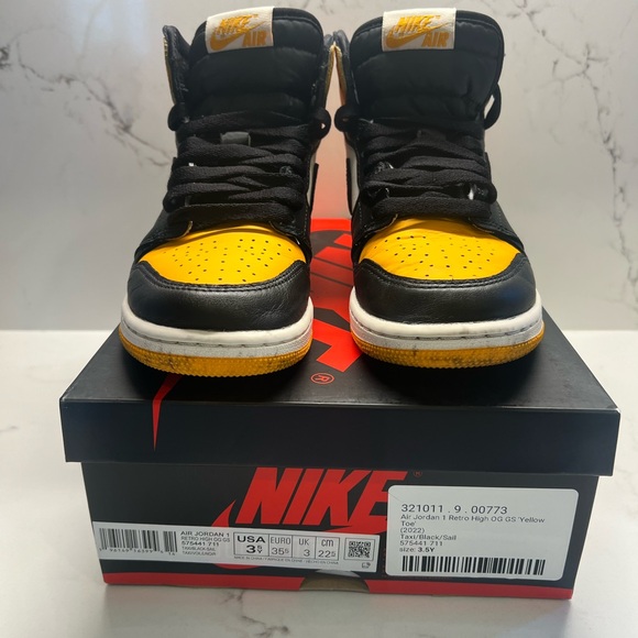 Nike Air Jordan 1 Retro High OG - Picture 2 of 4